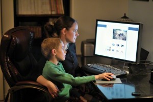 mother-boy-using-computer-786649-gallery